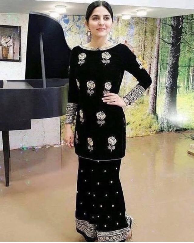 Ethnic Replica New Design linen 68/68 Colour Black Wear By Sanam baloch
